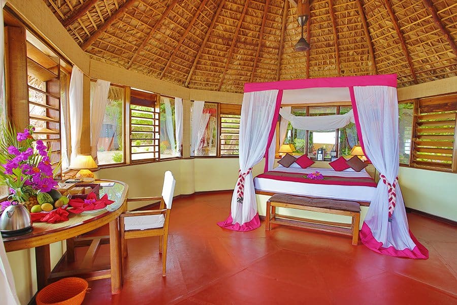 Suites en bois précieux de l'écolodge Nosy Saba à Madagascar